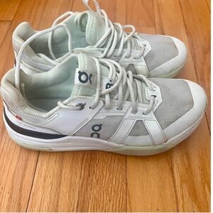 On the Roger clubhouse pro youth size 6 (38.5)   Athletic Shoes